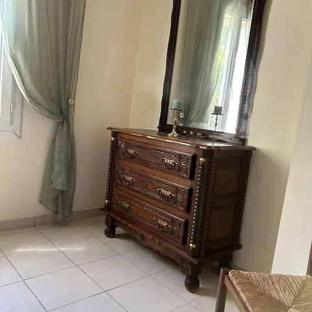Dans Un Domaine Rempli D'histoire *