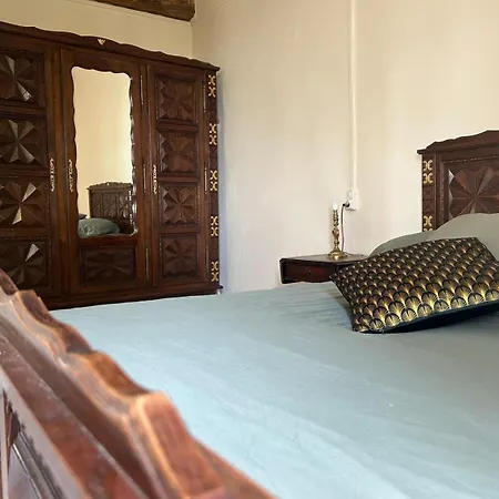 Dans Un Domaine Rempli D'histoire *