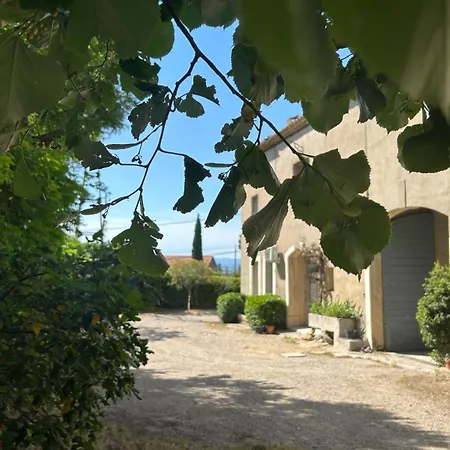 Dans Un Domaine Rempli D'histoire Сasa de vacaciones *